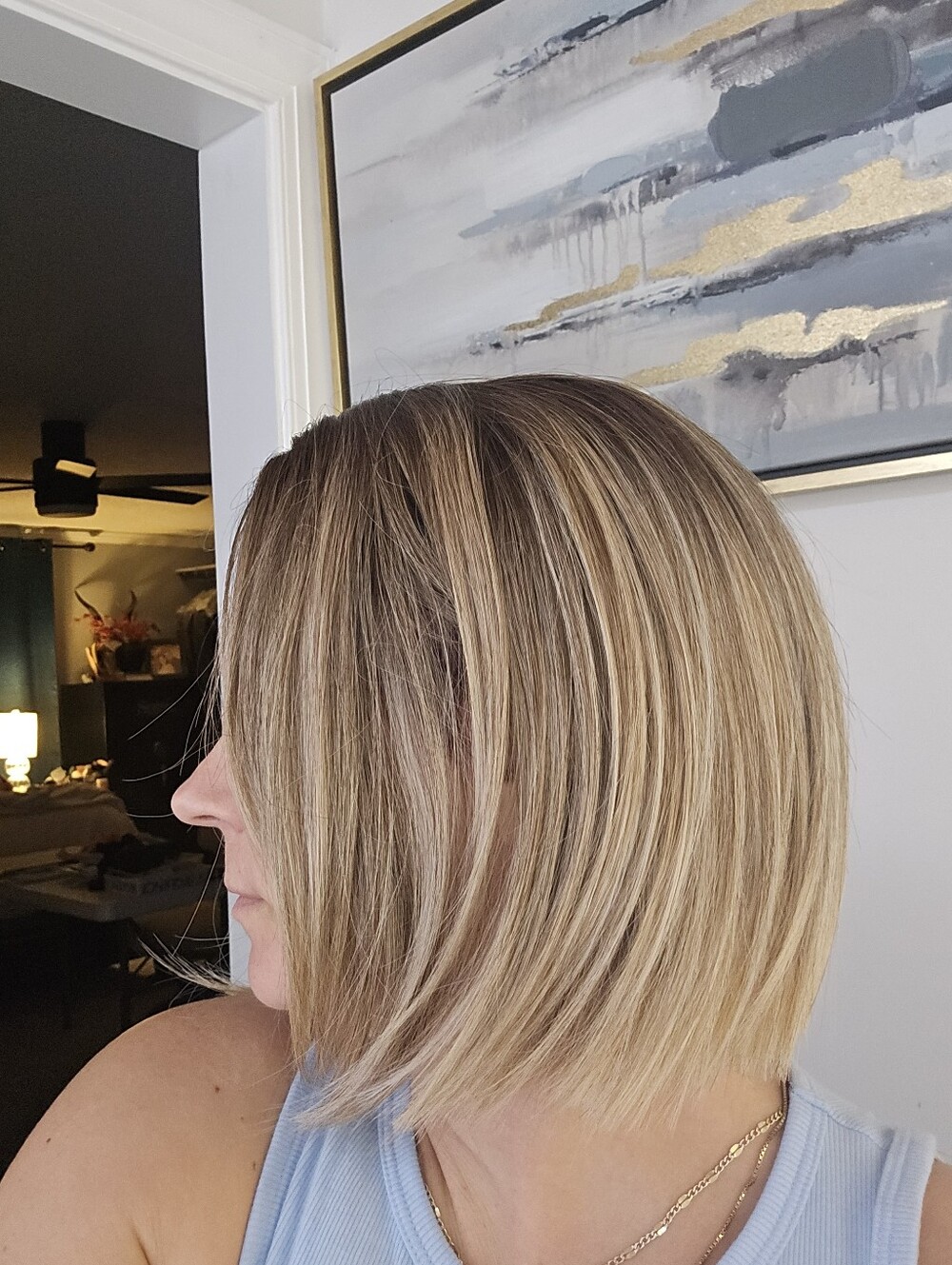 Source Unknown Multi-Tone Blonde Layered Bob with Subtle Highlights
